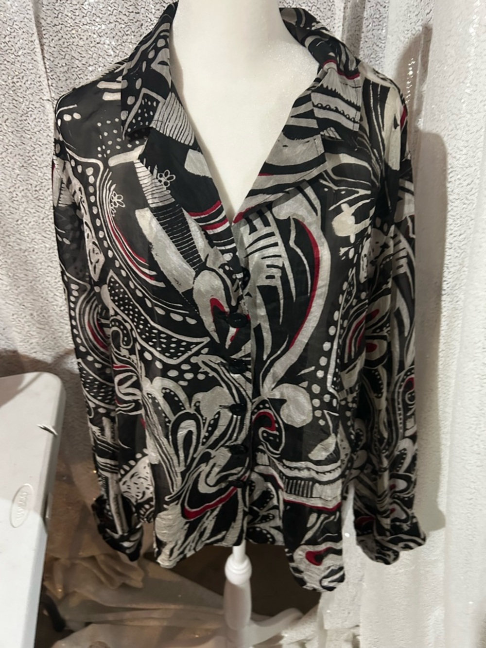 Chico's Black Abstract Print Button-Up Blouse with Red Accents 100% silk